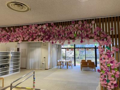 館内装飾（桜の花作り）